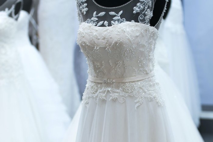 Average cost of wedding dress alterations